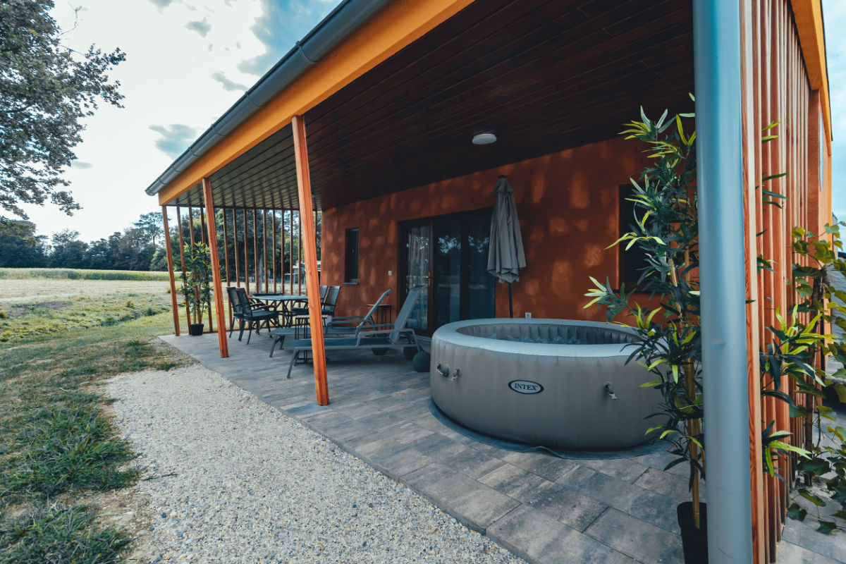 Mobilheim mit Whirlpool und Sauna